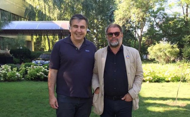 Гребенщиков поет на улице