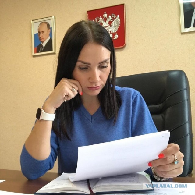Мэр Южно-Курильска извинился за приставание к чиновнице на публике и депутаты его простили