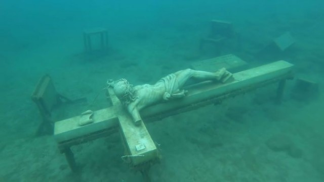 Несколько жутких мест и предметов, найденных на глубине озёр и морей