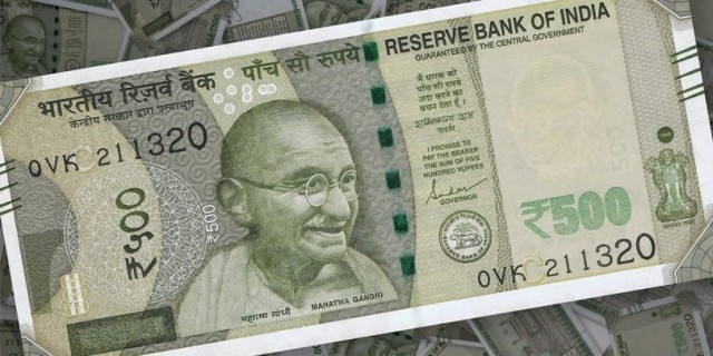 Индийская рупия обвалилась до исторического минимума на фоне угроз Трампа