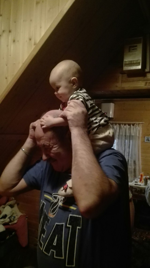 Вот так и оставляй ребенка своим родителям...