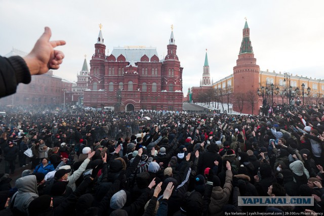 Источник: более 200 человек задержаны на Манежной площади в Москве
