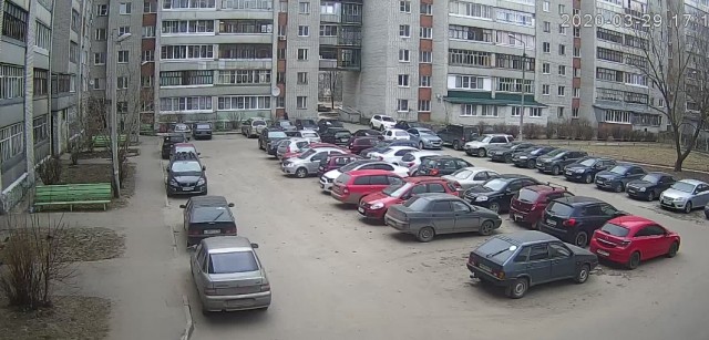 Давайте фото у кого какой вид из окна на оживленные улицы городов в настоящий момент