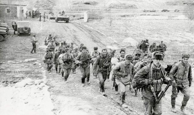 Более жуткого зрелища он никогда в своей жизни не видел и даже не мог представить себе нечто подобное.Афганистан.