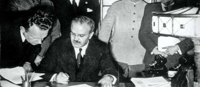 Что содержали секретные протоколы к пакту Молотова-Риббентропа от 23 августа 1939 года?
