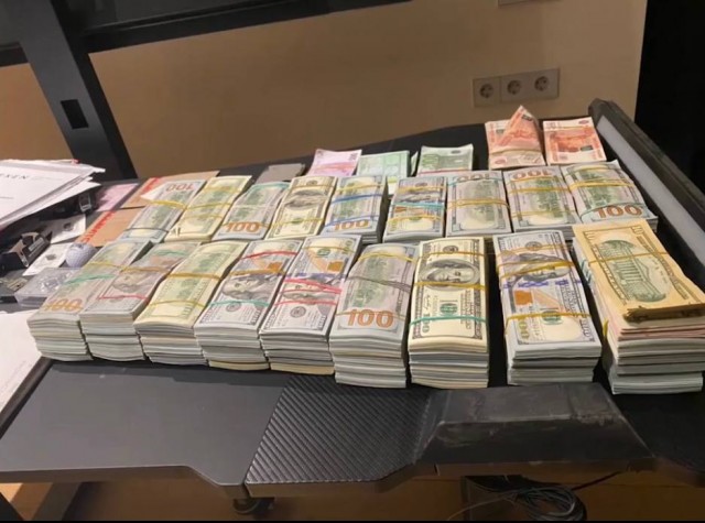 В России возбуждено 1-е уголовное дело о растрате денежных средств криптовалютной биржи. У подозреваемого нашли 200 млн руб