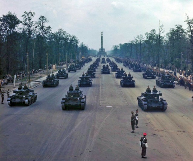 1945 год в 84 фотографиях