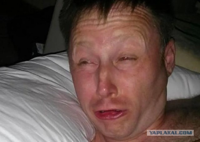 Петербуржец вернул праздничное настроение своему городу, случайно починив гирлянду на Невском