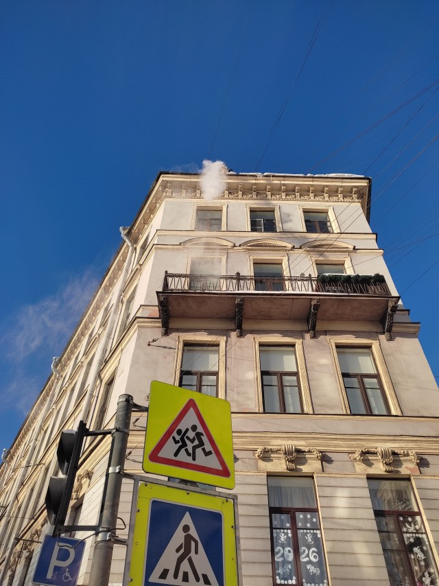 Устроился работать управдомом в ЖКХ Адмиралтейского района Святого Петербурга