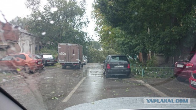 В Ростовской области бушует ураган