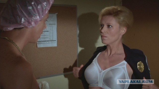 21-летняя стажер полиции стала лицом марки белья для большого бюста