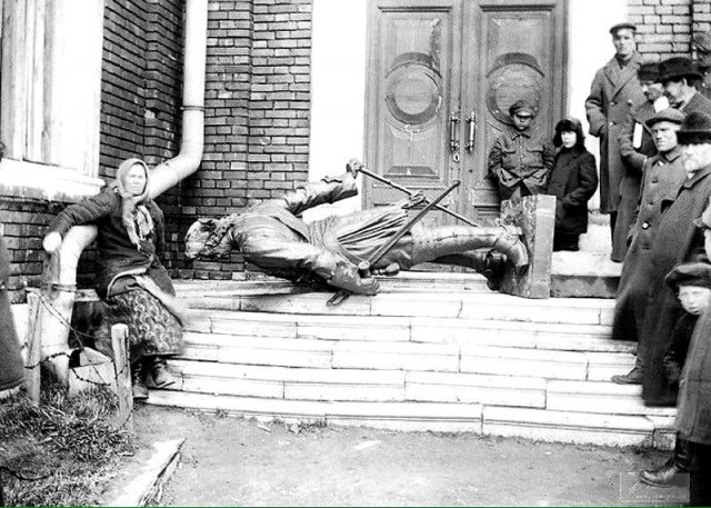 История в фотографиях