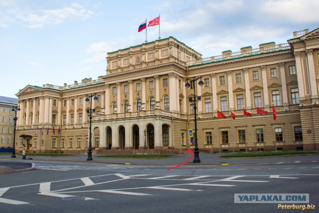 Как паркуется врио губернатора Беглов у Законодательного собрания