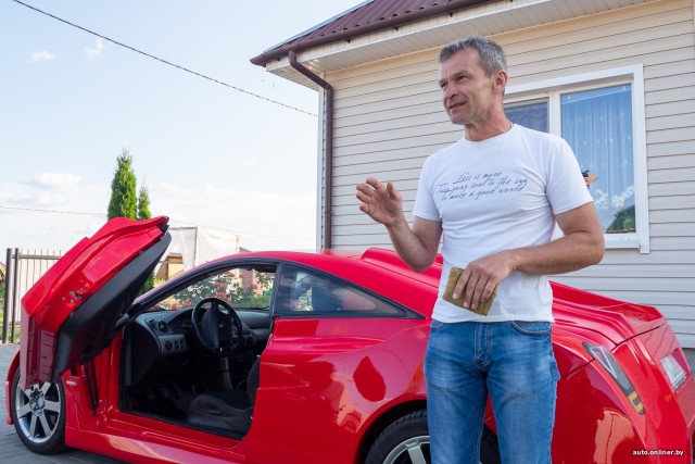 «Не удалось накопить на Ferrari, потому построил ее сам». Красная «Изольда» из белорусской провинции