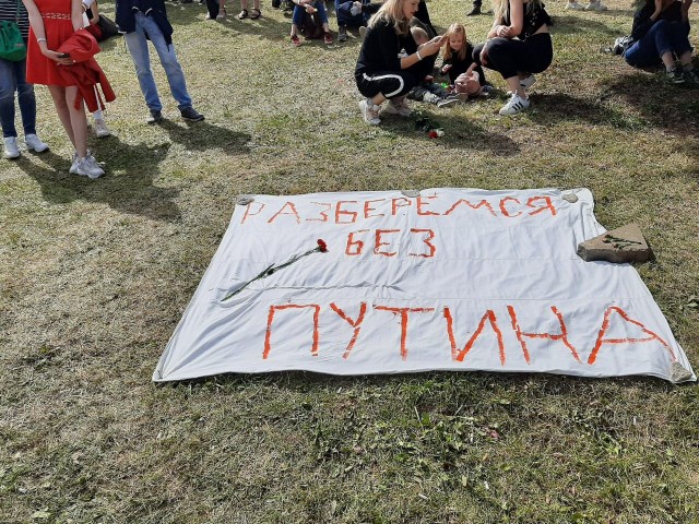 Надо связаться с Путиным, президентом России, чтобы я мог с ним переговорить сейчас. Потому что это уже угроза не только Беларус