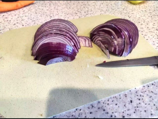 Салат из маринованных кабачков и моркови на зиму