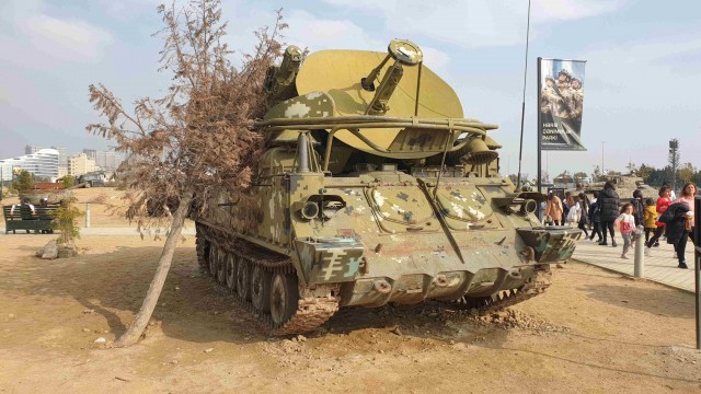 Выставка трофейной военной техники в Баку