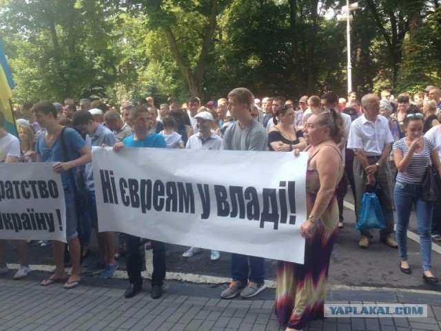 "У нас мародёры внаглую растаскивают вещи, залезают в магазины и в дома с лодочек"