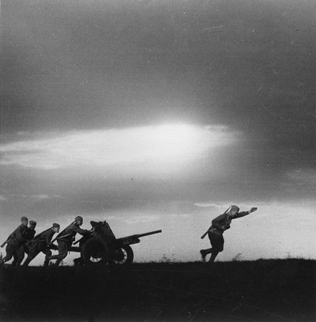 Лица, события, эпохи: редкие исторические фотографии, которые перенесут вас в другое время