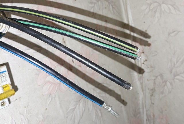 Есть электрики?