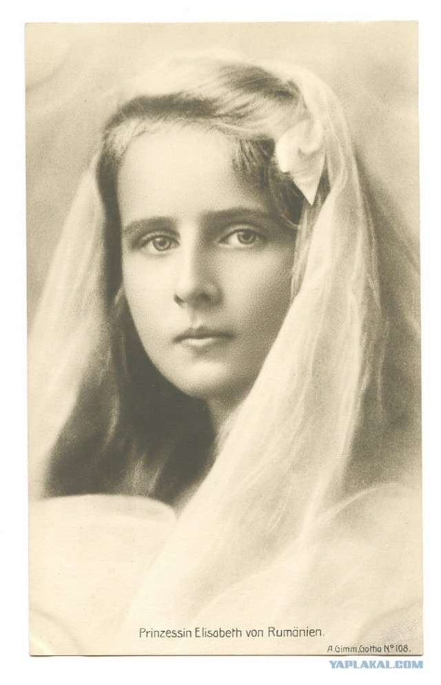 Уникальный альбом с фотографиями царской семьи.