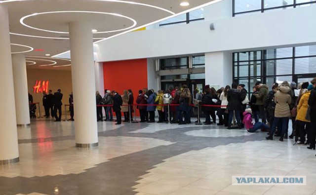В Тюмени на открытии «Ашана» возникла давка, переросшая в драку