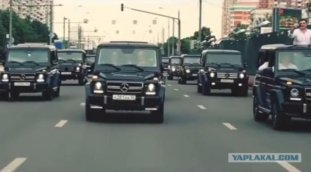 Полицейского, устроившего "свадебные гонки" на видео в Москве, уволили