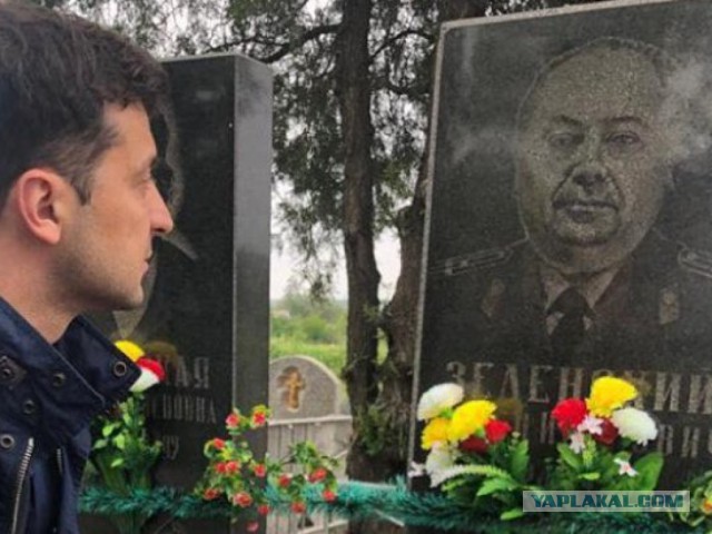 Плачущую девочку заставили снять пилотку со звездочкой