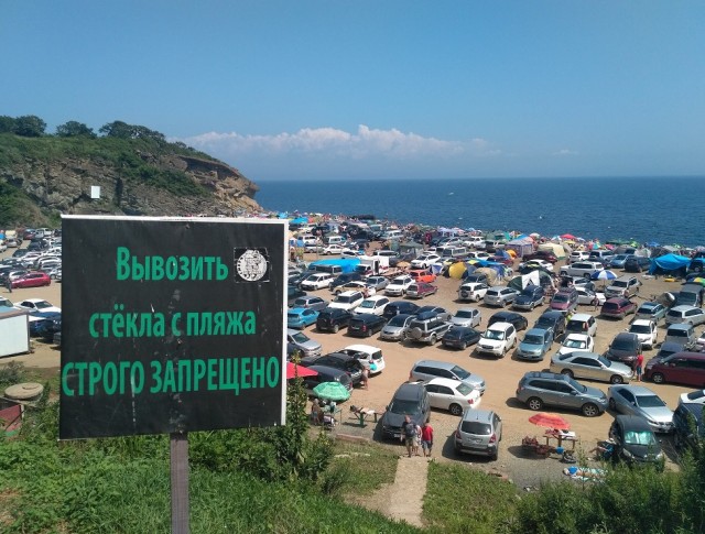 В Анапе люди хотели сделать лестницу к морю, но властям это не понравилось