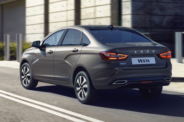 АвтоВАЗ начал производство рестайлинговой Lada Vesta