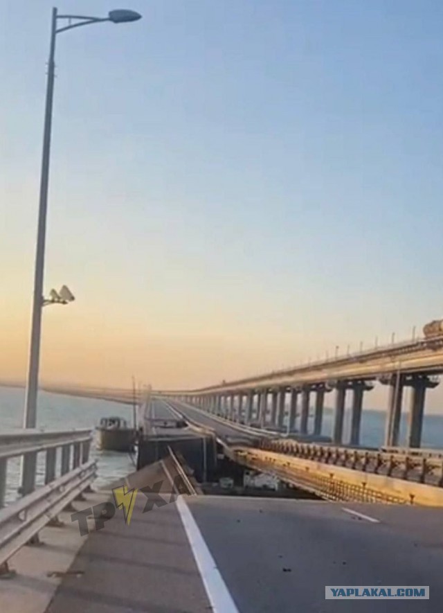 В Керчи произошёл взрыв на Крымском мосту около шести утра
