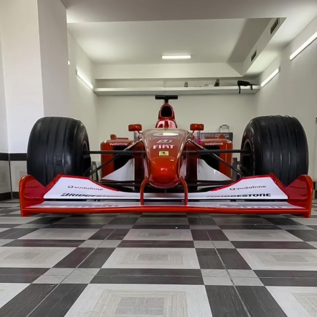 Нашли на Авито Авто гоночную Ferrari F2002, на которой ездил сам Шумахер