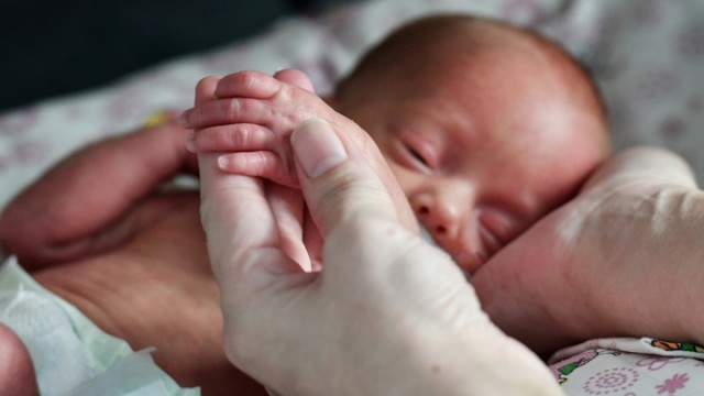 В России предложили резко увеличить декретные выплаты