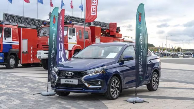 АвтоВАЗ показал на «ИННОПРОМ. Беларусь» три новинки – LADA Azimut, LADA Iskra и LADA Iskra Sport