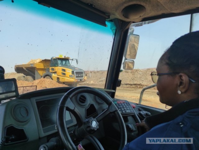 На Сахалине представили розовый БелАЗ