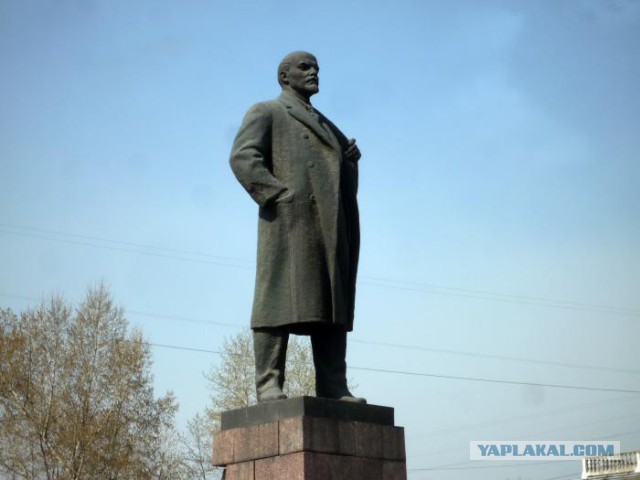 Памятники Ленину