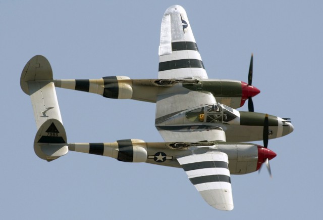 Многоцелевой истребитель P-38 «Lightning»