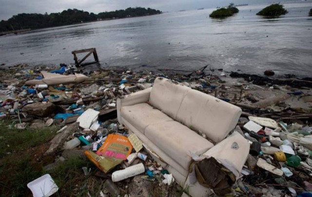 Рио, мусор, грязь и вероятность отравления одной столовой ложкой воды из открытых водных источников