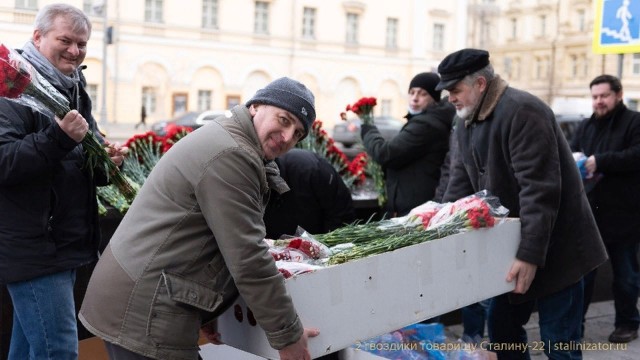 60 лет назад тело Сталина тайно вынесли из Мавзолея и похоронили