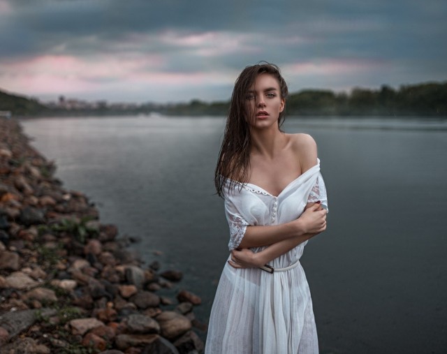 50 картинок с девушками в белых одеяниях
