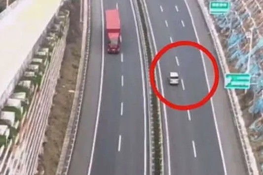 Водитель два часа ехал на скорости 126 км/ч из-за сломанного круиз-контроля