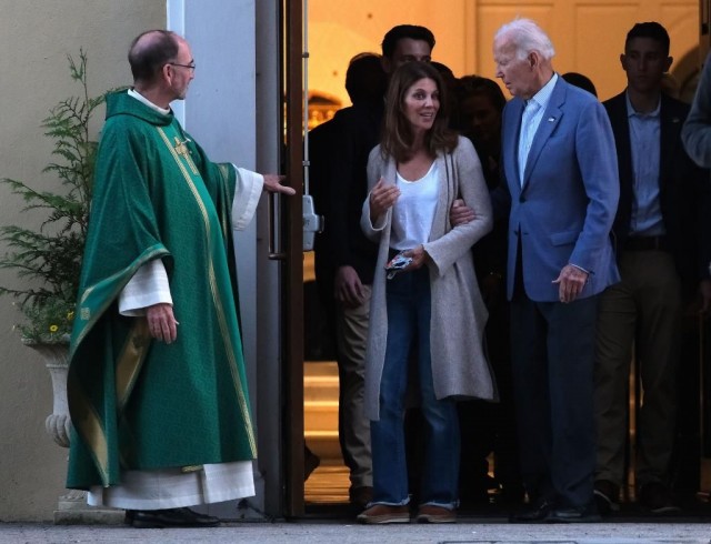 Джо Байден впервые показался на публике после начала лучевой терапии