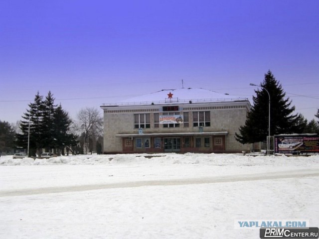 Один старый кинотеатр.