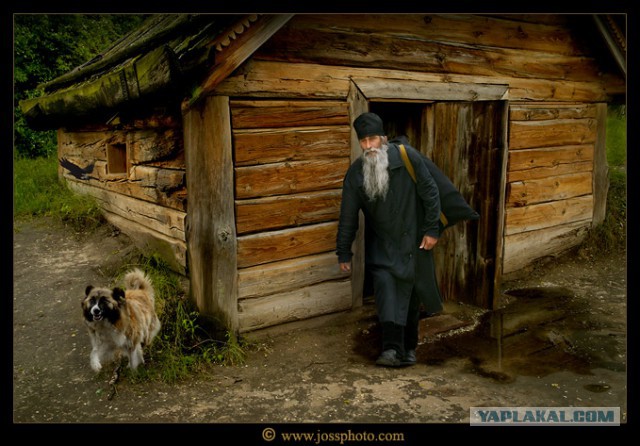 Патриарх Кирилл прибыл к верующим на личной яхте.