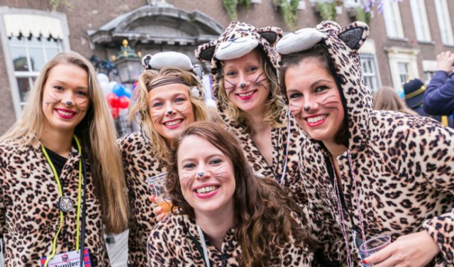 Девчонки дурачатся