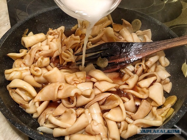 Кальмары (Three Cup Squid)