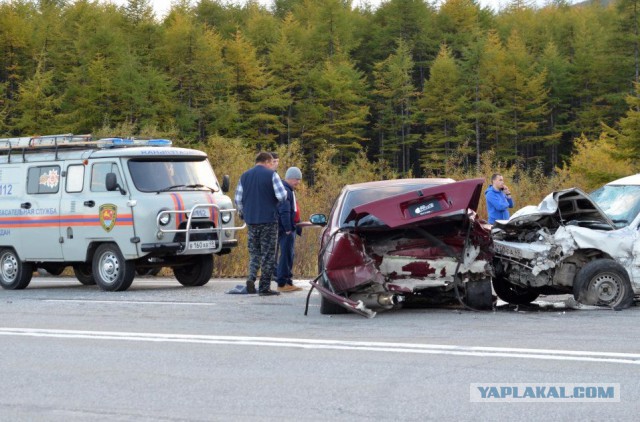 Два человека погибли в массовом ДТП во время гонки стритрейсеров в Магадане