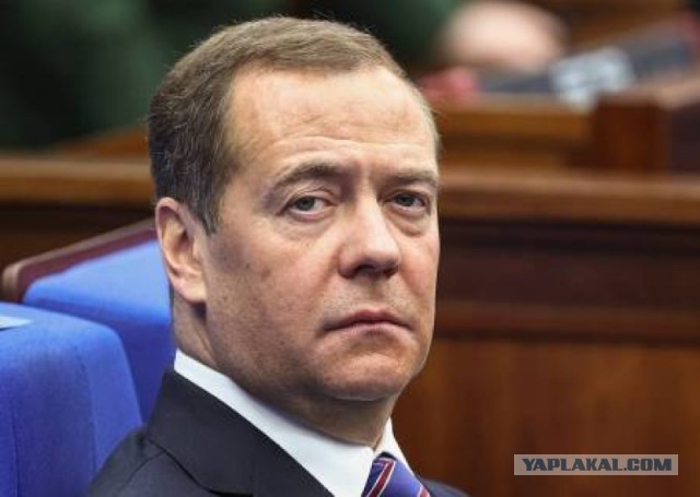 Дмитрий Медведев: «895 – результат великого русского хоккеиста! Ждем суицида безумного чеха Гашека»