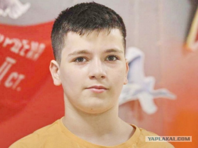 Шестиклассник Амир Абачев чудом поймал трехлетнего мальчика, который выпал из окна 9 этажа