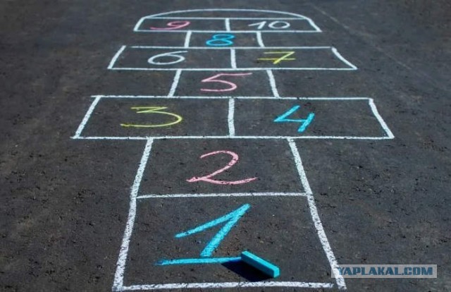 В ваших городах тоже детвора на классиках повылезали?